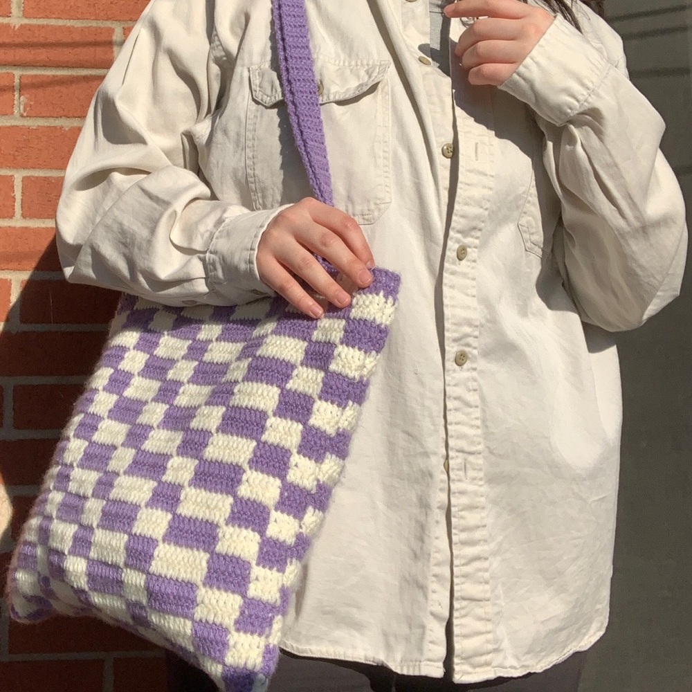 Handmade customizable checkered crochet tote bag